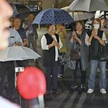 衆院選公示後初の週末　立候補者人出求めて街頭へ　イベント会場で支持呼び…
