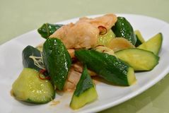 ＜鶏ささみときゅうりのオイスターソース炒め＞夏向けのさっぱりメニュー