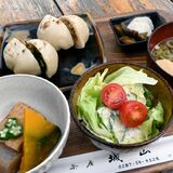 懐かしさ感じる味や食感　おやきセット　茶房城山（大田原）