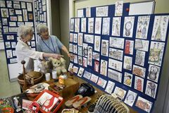 四つのサークル 力作１０００点並ぶ　