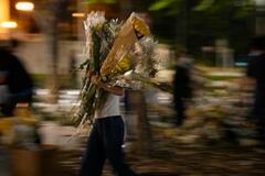 香港火災、追悼の花束撤去