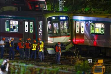 東急列車同士が衝突、脱線