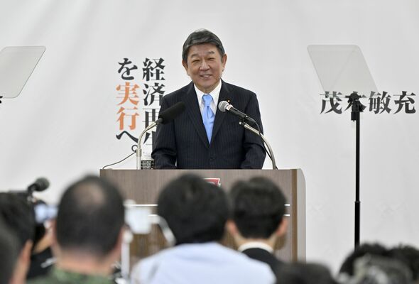 出馬表明の記者会見で「意外と敏充」に関する質問に答える茂木氏＝４日午後、東京都港区