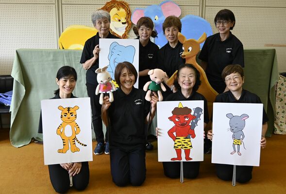 ４０周年を迎えたつぼみ座のメンバー