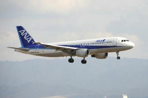 　全日空のエアバスＡ３２０－２００＝２０１２年２月、関西国際空港