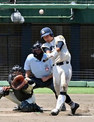 ９回、文星付の黒崎が左越えにサヨナラ本塁打を放つ
