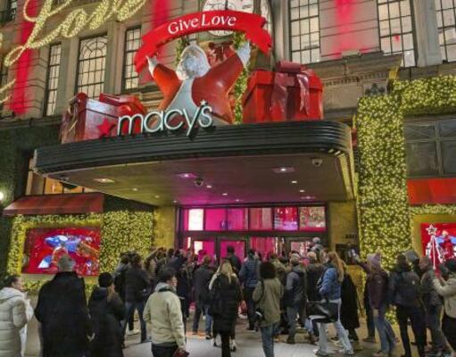 ブラックフライデーのセールが始まったメーシーズ=2024年11月、米ニューヨーク(共同)