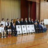 コウノトリ4羽の愛称決定　小山・下生井小で命名式　「遊愛」「歴叶」「流…