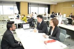 新たな職求め４６人が挑戦足利で合同面接会