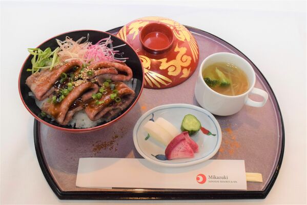 渡辺棋王の昼食「栃木和牛のステーキ丼」