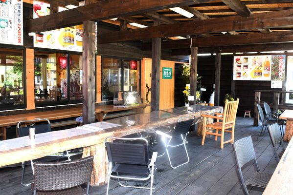 大野りんご園内にオープンした「ファーマーズカフェ　農楽舎」＝那須町