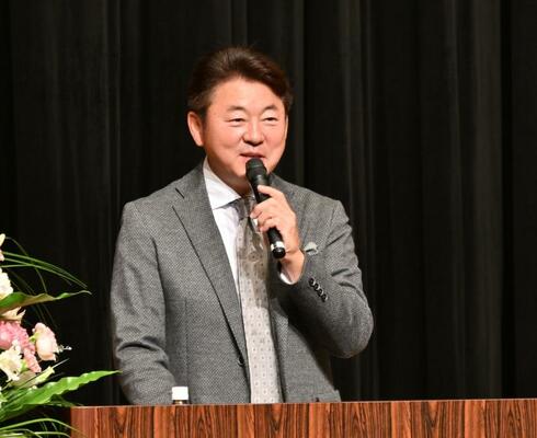 挑戦する大切さを呼びかける舞の海さん