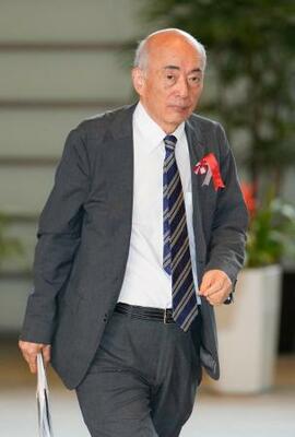 安保関連3文書改定に関する有識者会議出席のため、首相官邸に入る座長の佐々江賢一郎元外務事務次官=8日午後