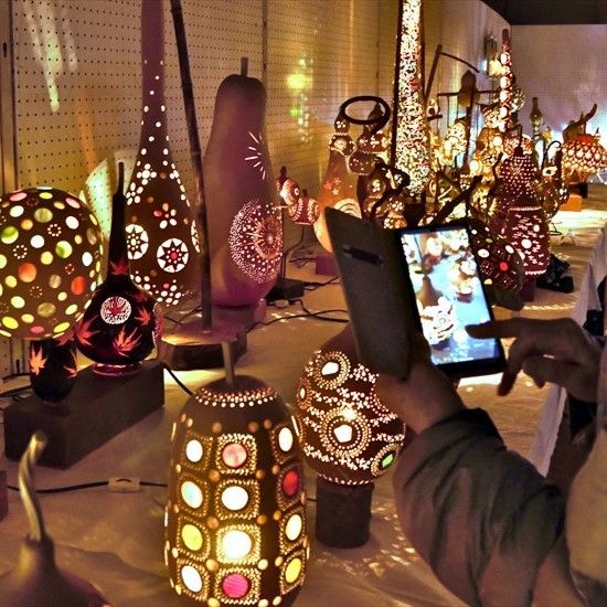 ひょうたん使ったランタンなどずらり たかねざわ元気あっぷむらで作品