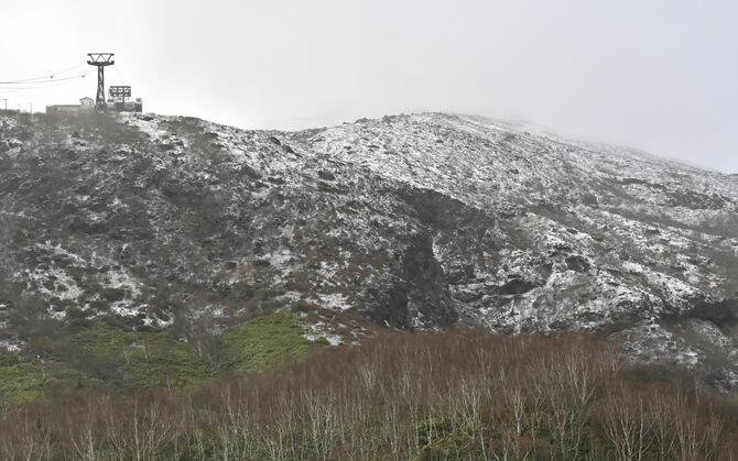 白く雪化粧した那須岳