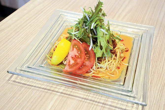 暑い日にお勧めのひんやり食感。でも、じんわり体が温まる「冷やし豆乳坦々麺」(920円)