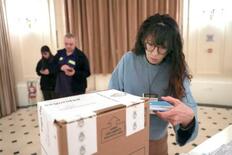 アルゼンチン、大統領派が議席増
