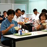 学校給食の現状を調査　鹿沼市議会、共同調理場を視察