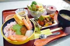 小山　　みそ家米ぞう開運海鮮丼と黒酢の酢鶏（２個）御膳