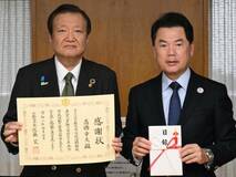 市に１０万円寄付で高橋さんに感謝状