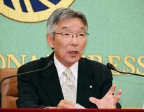 小笠原村長、受け入れ是非答えず