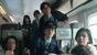 　Ｎｅｔｆｌｉｘ映画「新幹線大爆破」より。車掌の高市（草なぎ剛）と乗客たち