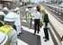 ＬＲＴと車が接触した事故現場付近を調べる参加者＝５日午後、宇都宮市陽東５丁目
