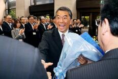 宮城県村井知事、拍手で出迎え