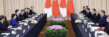 対話重視、残る相互不信