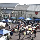 宝積寺駅前で「たかねざわ駅の前のマーケット」　つながりで海自カレー提供…