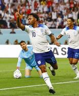 スターリング選手を逮捕