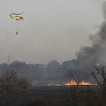 小山の思川河川敷で火災　午後5時50分現在、延焼中