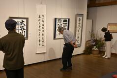 会員力作の４６点 墨書などを展示