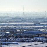 降雪から一夜、関東平野は雪化粧　栃木・太平山謙信平から一望　うっすらスカイツリーも