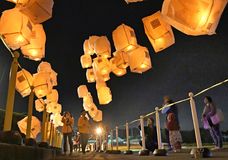 秋の夜空にランタン１００個ふわり　那須烏山
