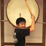 心ひとつに全国大会優勝に輝く幅広い年齢の子どもたちが参加