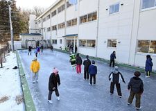 鬼怒川小でスケート教室