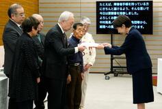 強制不妊、首相が被害者に謝罪