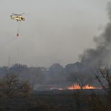小山の思川河川敷で火災　午後5時50分現在、延焼中