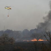 小山の思川河川敷で火災　午後5時50分現在、延焼中