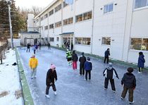 鬼怒川小でスケート教室