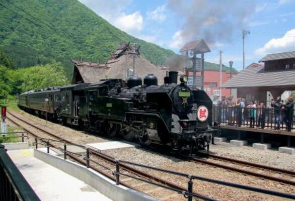 会津鉄道の区間を試運転する「SL大樹」=5月、福島県下郷町(東武博物館提供)