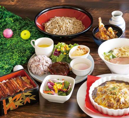 ワンプレートランチ（中央）などの新メニュー