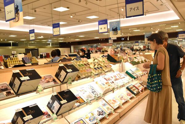 県産品などを取りそろえた東武宇都宮百貨店のギフトセンター＝２６日午前、宇都宮市宮園町