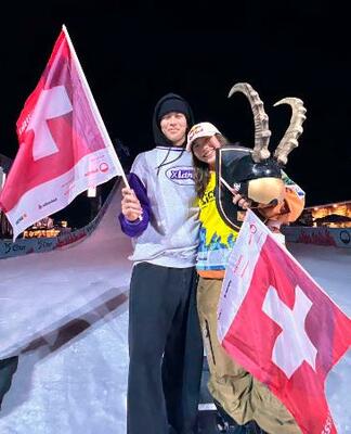 　遠征先のスイスで記念撮影する深田茉莉（右）と兄の渚さん＝２０２４年１０月（渚さん提供）