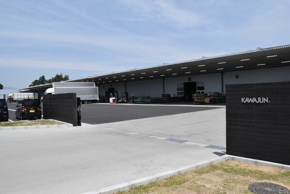稼働した「今市テクニカルセンター第５センター」＝日光市