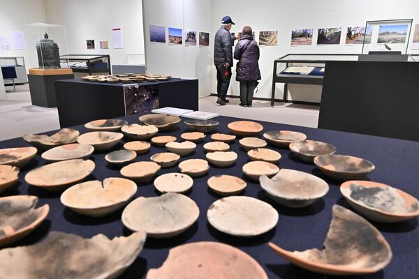 出土品や発掘調査の写真などを展示した会場