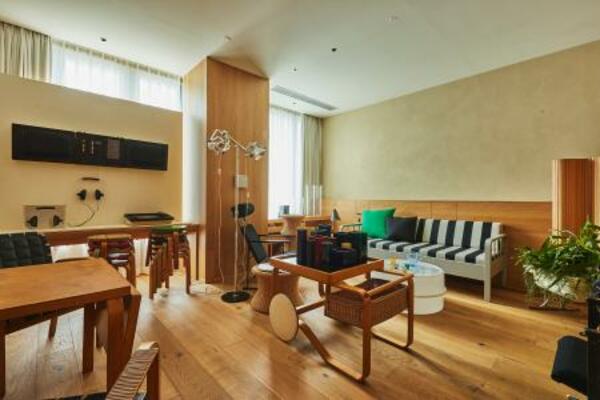 　無印良品とイデーが各国の優れたモダンデザインを紹介する「ＭＯＤＥＲＮＩＳＭ　ＳＨＯＷ」の過去の展示風景＝東京・銀座（提供写真）