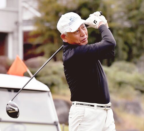 初優勝を飾った船澤のティーショット=ピートダイGCVIPコース、井上孝男撮影