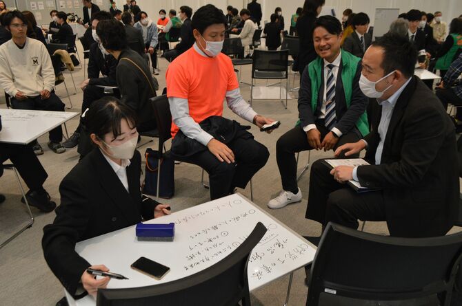 防災士の役割や、地域防災力強化について話し合うシンポジウムの参加者